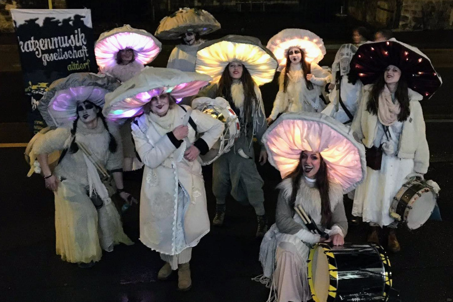 Fasnachtsgruppe «Mädschigs Løvinnen», Katzenmusikgesellschaft Altdorf/Uri.